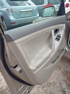 Toyota Camry LE 4dr Sedan (2.4L 4cyl 5A) 2009 Gold