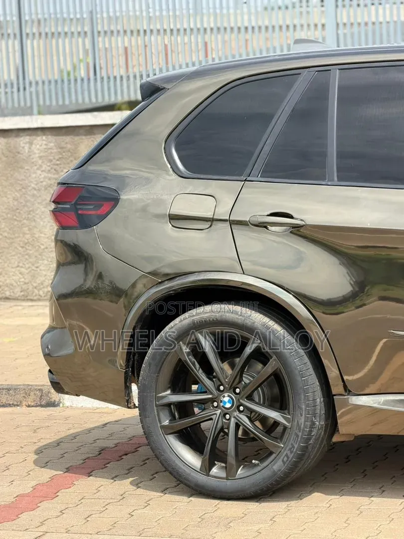 BMW X5 2025 Gold