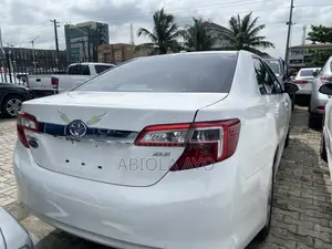 Toyota Camry XLE 4dr Sedan (3.5L 6cyl 6A) 2014 White