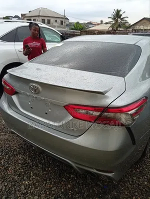 Toyota Camry 2018 Silver