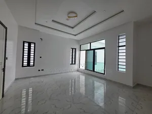 5bdrm House in Chevron for sale