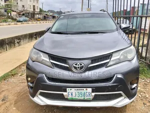 Toyota RAV4 XLE AWD (2.5L 4cyl 6A) 2013 Red
