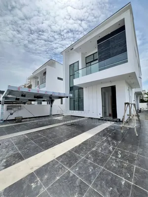 5bdrm House in Chevron for sale