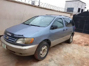 Toyota Sienna CE & 1 hatch 2000