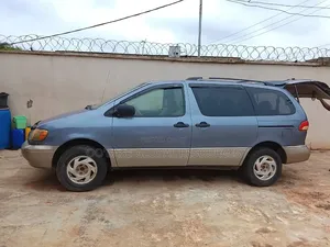Toyota Sienna CE & 1 hatch 2000
