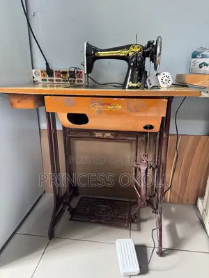 Beautiful Black Head Sewing Machine With Electric Motor