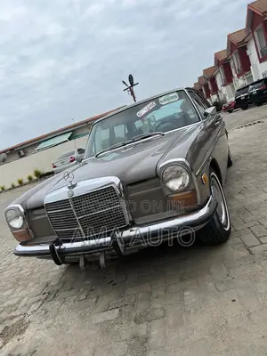 Mercedes-Benz 220 1971 Beige
