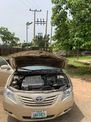 Toyota Camry XLE V6 4dr Sedan (3.5L 6cyl 6AM) 2007 Gold