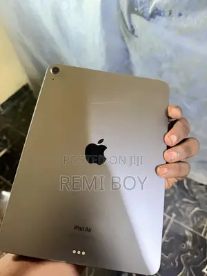 Apple iPad Air (2022) 64 GB Gray