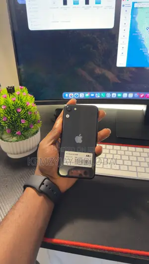 Apple iPhone SE (2020) 64 GB Black