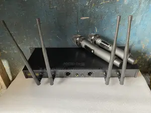 Shure Pro 4500 Professional Wireless Microphone (4 Antennas)