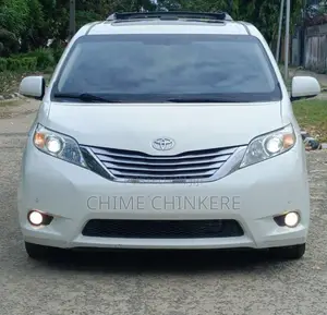Toyota Sienna Limited AWD 7-Passenger 2013 White