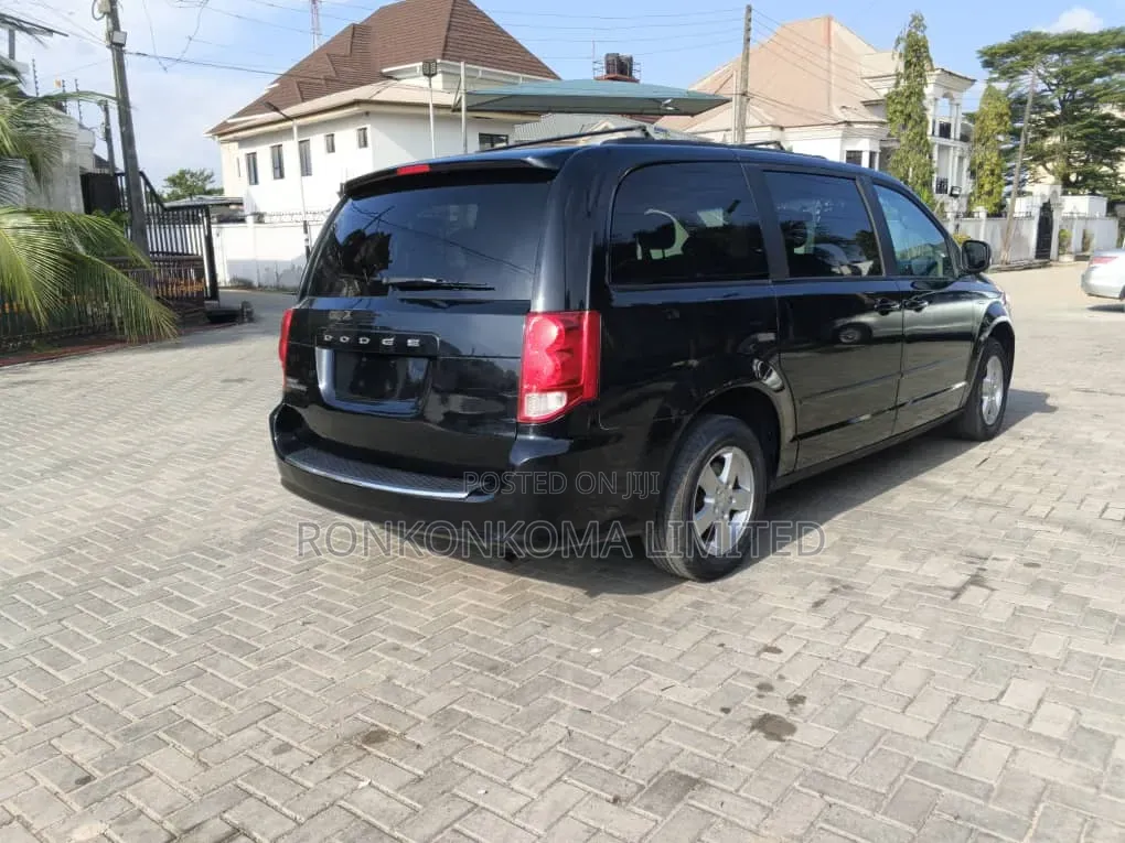 Dodge Caravan 2012 Black