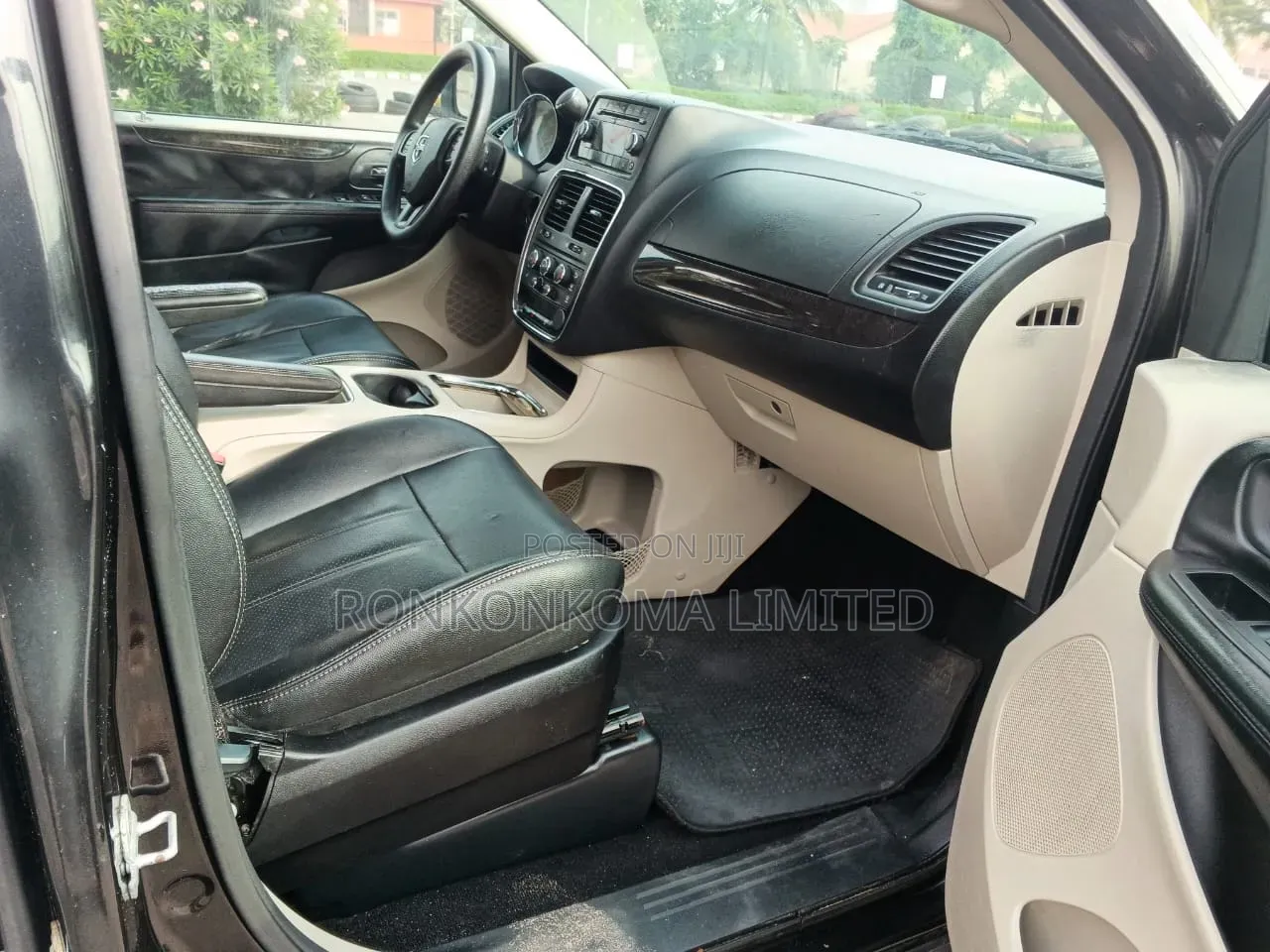 Dodge Caravan 2012 Black