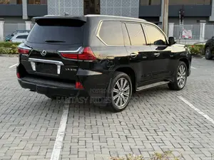 Lexus LX 570 AWD 2016 Black