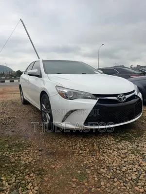 Toyota Camry SE 4dr Sedan (2.5L 4cyl 6A) 2017 White