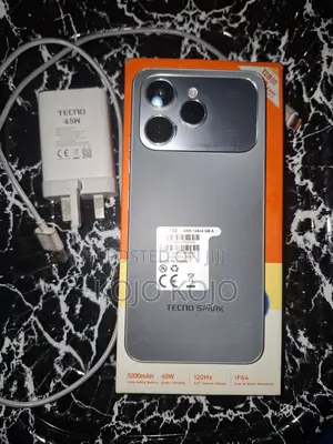 Tecno Spark 40 128 GB Silver