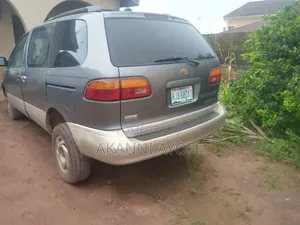 Toyota Sienna LE & 1 hatch 2000 Gray