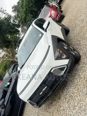 Hyundai Kona Limited AWD 2025 White
