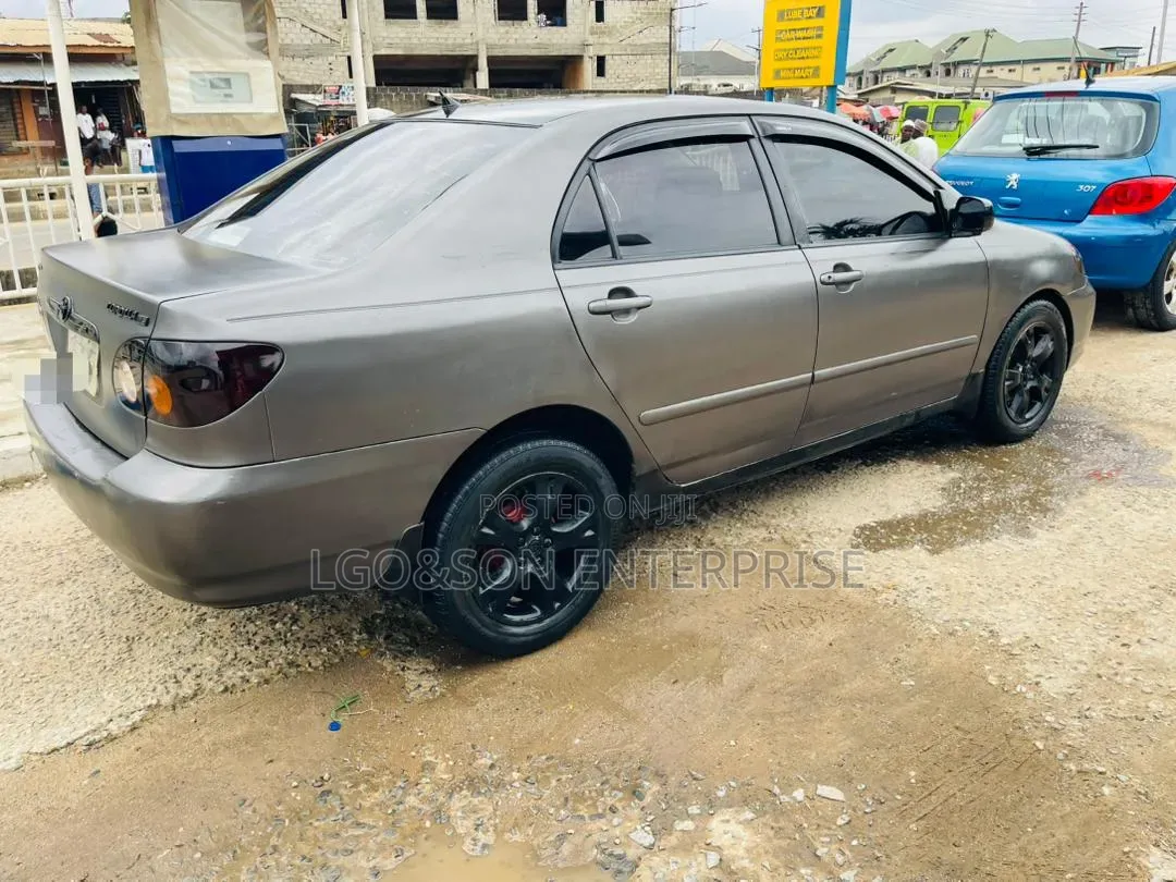 Toyota Corolla 2005 Gray