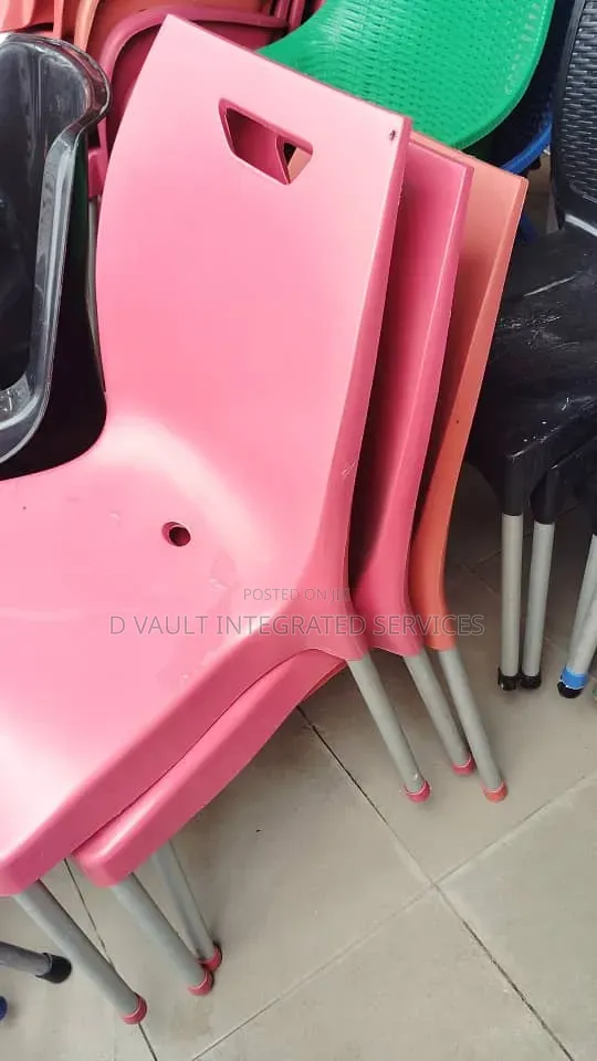 Plastic Chair / Restaurant Chair