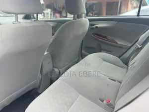 Toyota Corolla LE 4dr Sedan (1.8L 4cyl 4A) 2010 Silver