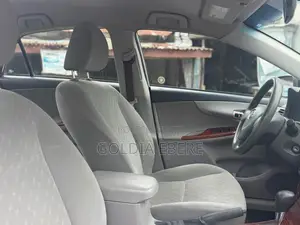 Toyota Corolla 2010 Silver