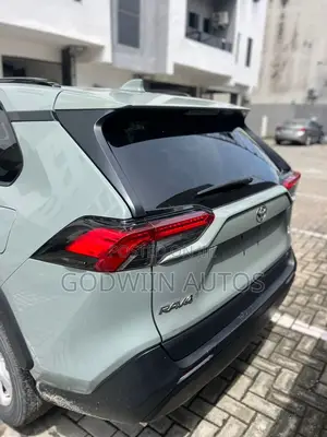 Toyota RAV4 XLE Premium 2022 Green