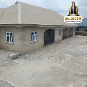 3bdrm House in Obafemi-Owode for sale