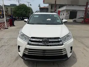 Toyota Highlander XLE 4x2 V6 (3.5L 6cyl 8A) 2018 White