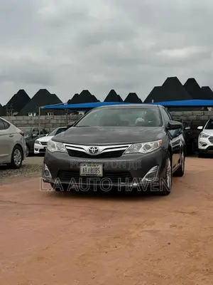 Toyota Camry LE 4dr Sedan (2.5L 4cyl 6A) 2013 Gray