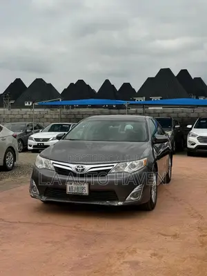Toyota Camry LE 4dr Sedan (2.5L 4cyl 6A) 2013 Gray