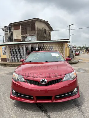 Toyota Camry SE Sport 4dr Sedan w/Prod. End 11/13 (2.5L 4cyl 6A) 2014