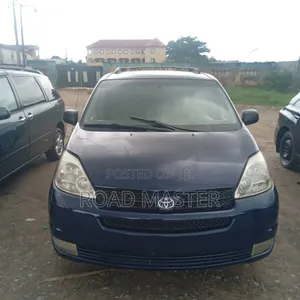 Toyota Sienna 2005 Blue