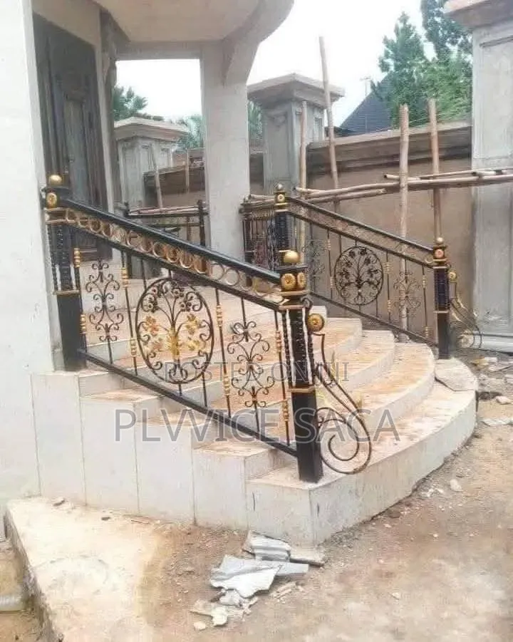 Wrought-Iron Handrail With Square Starter