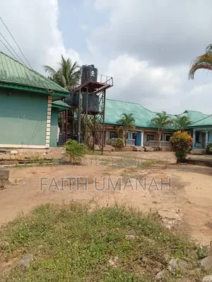 8bdrm Block of Flats in Abak Road, Uyo for sale