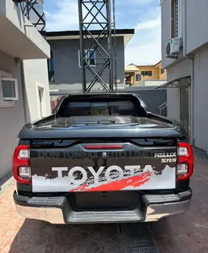 Toyota Hilux SR5 4x4 2019 Black