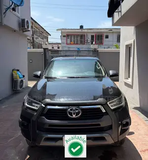 Toyota Hilux SR5 4x4 2019 Black
