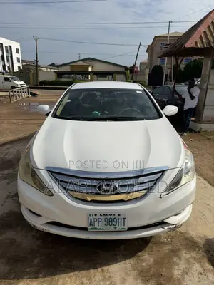 Hyundai Sonata Limited 2.0T Sedan (2.0L 4cyl 6A) 2011 White