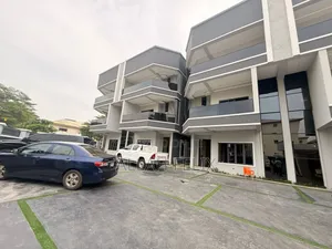 5bdrm Duplex in Utako for sale