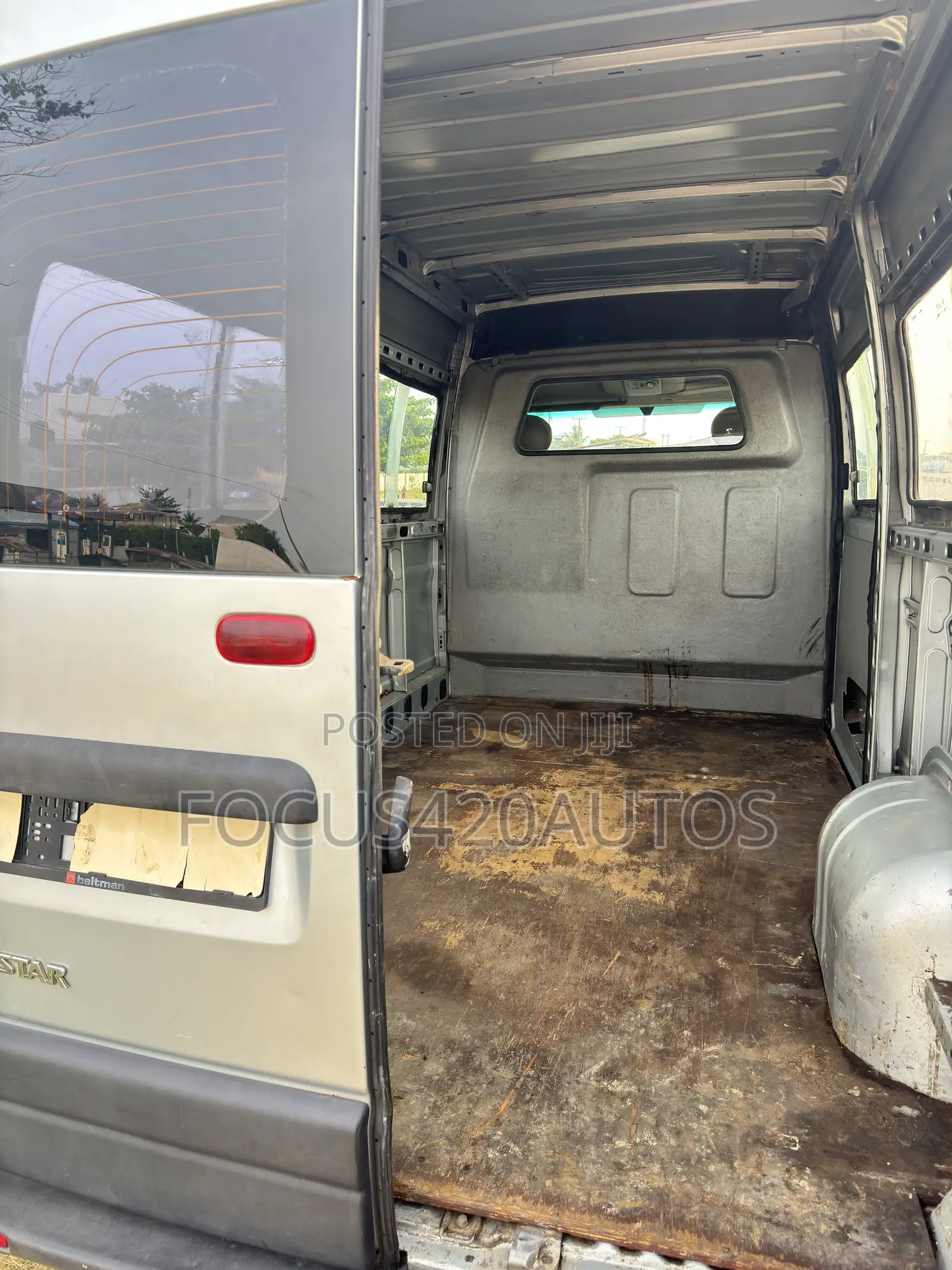 Nissan Caravan (Urvan) 2008 Silver