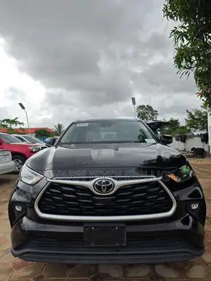 Toyota Highlander XLE 2022 Black