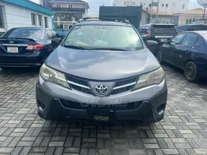 Toyota RAV4 LE 4dr SUV (2.5L 4cyl 6A) 2014 Gray