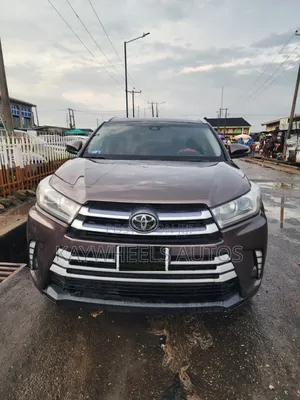 Toyota Highlander XLE 4x2 V6 (3.5L 6cyl 8A) 2018 Brown
