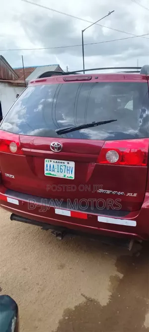 Toyota Sienna XLE FWD 2006 Maroon