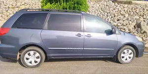 Toyota Sienna LE 2009 Blue