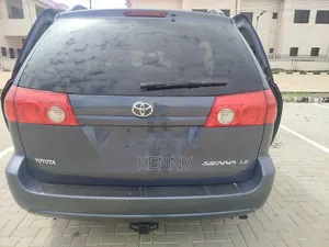 Toyota Sienna LE 2009 Blue