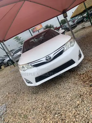 Toyota Camry LE 4dr Sedan (2.5L 4cyl 6A) 2014 White