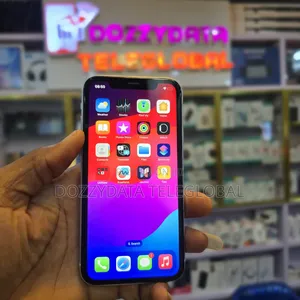 Apple iPhone XR 64 GB White