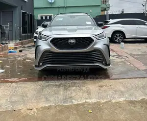 Toyota Highlander XSE 2022 Silver